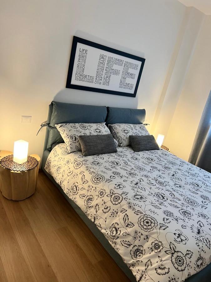 Mandi Mandi Cavour Apartamento Udine Exterior foto